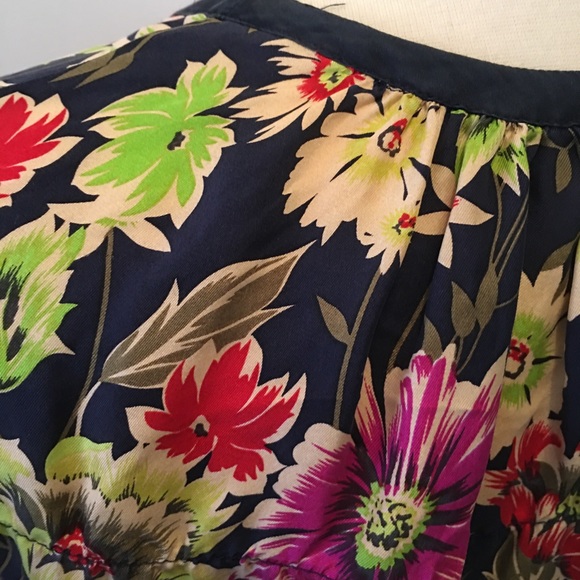 Beautiful 🦋 Johnny Was silk blouse - Picture 7 of 8